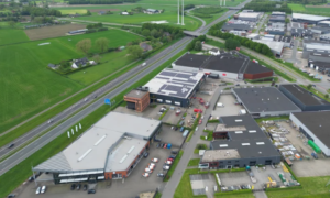 Het bedrijventerrein langs de A18. Foto: R. Hummelink